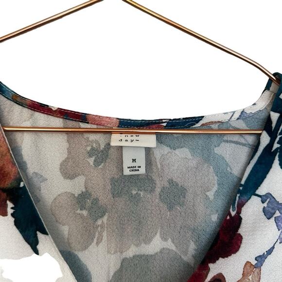 A New Day polyester short flutter sleeve v-neck lined blouse, plus size medium - Picture 3 of 7